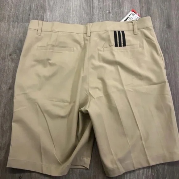 Adidas golf Shorts tan with black New with tags size 32 - Picture 2 of 4